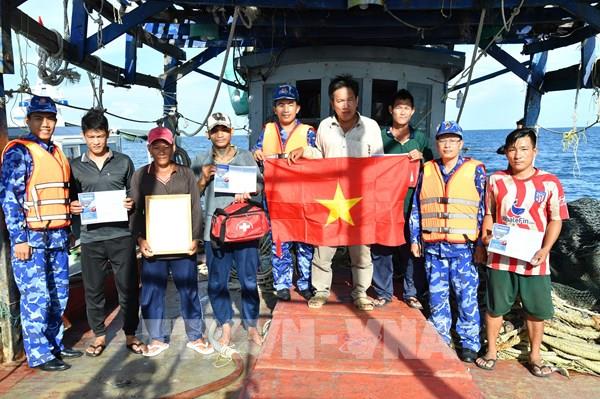 Đồng hành cùng ngư dân giữ vững bình yên vùng biển Tây Nam