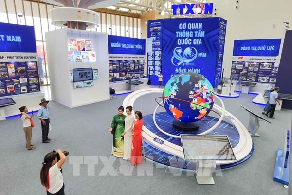 Khám phá Hành trình 80 năm vẻ vang của TTXVN qua Triển lãm thành tựu Đất nước