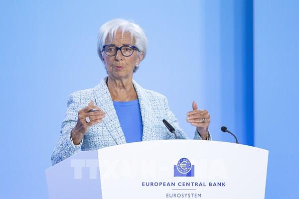 ECB giữ nguyên lãi suất giữa “sóng gió” chính trị tại Pháp