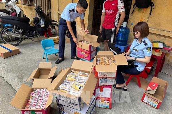 Hà Nội thu giữ hơn 1.400 bánh Trung thu và gần 3.000 đồ chơi trẻ em nhập lậu