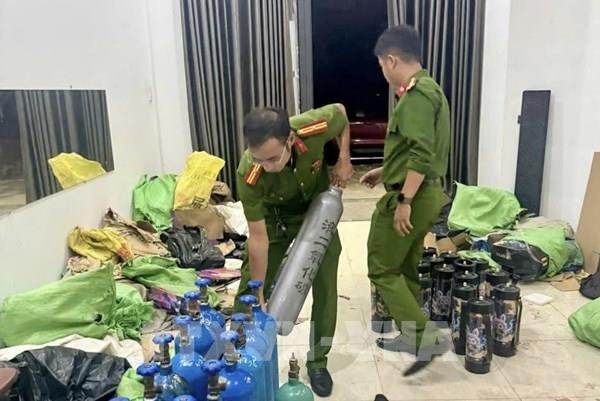 Triệt phá đường dây buôn bán "khí cười" số lượng lớn