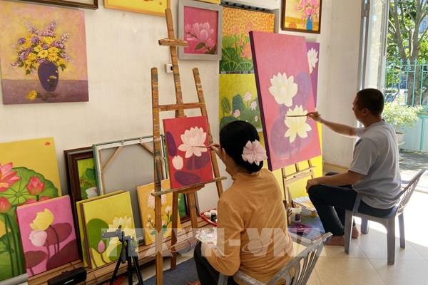 Độc đáo “làng tranh” nơi xứ đạo