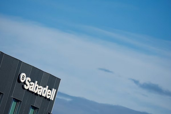 Ban giám đốc ngân hàng Sabadell từ chối đề nghị mua lại của BBVA