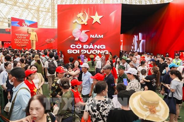 Triển lãm thành tựu đất nước ghi nhận lượng khách tham quan kỷ lục