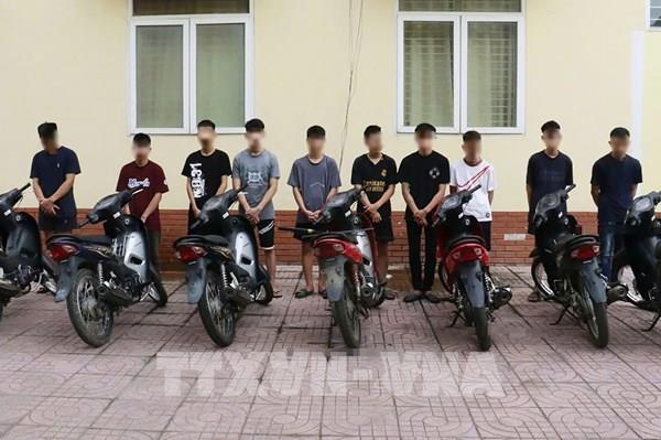 Nghệ An triệu tập 14 thanh thiếu niên mang hung khí gây rối trên đường phố
