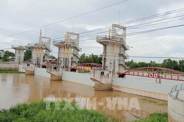 Vận hành xả hai cống kiểm soát lũ sông Cửu Long và vùng Tứ Giác Long Xuyên