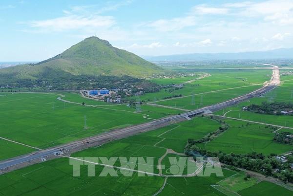 Cận cảnh cao tốc Chí Thạnh – Vân Phong sắp thông tuyến