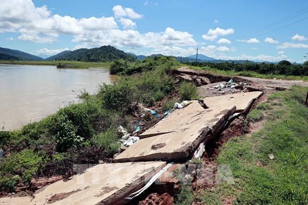 Sạt lở nghiêm trọng ven sông Krông Nô (Lâm Đồng)