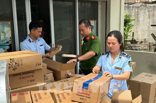 Hà Nội phát hiện nhiều vụ kinh doanh thực phẩm, bánh kẹo không rõ nguồn gốc