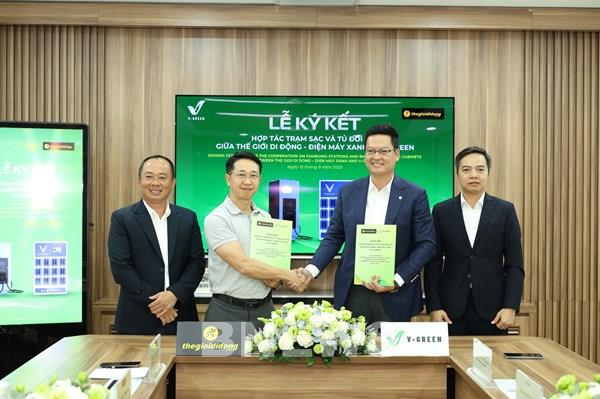 V-Green cùng Thế Giới Di Động triển khai hơn 2.000 trạm sạc và tủ đổi pin xe điện