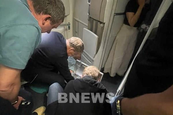 Đoàn công tác Bộ Y tế Nga hỗ trợ cấp cứu hành khách trên chuyến bay của Vietnam Airlines