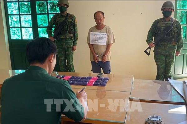 Bắt giữ đối tượng người nước ngoài vận chuyển trái phép ma túy qua biên giới