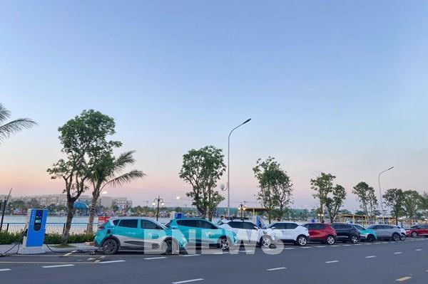 V-Green đưa vào vận hành trạm sạc xe điện lớn nhất cả nước tại Đông Anh