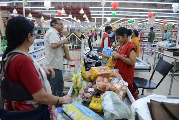 Nguy cơ thuế 100% với hàng Trung Quốc đe dọa mùa mua sắm cuối năm tại Mỹ
