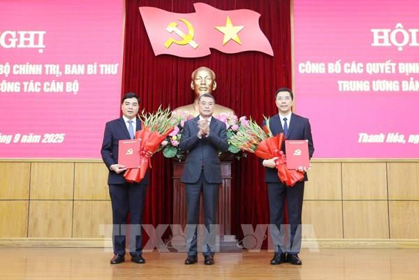 Công bố quyết định của Bộ Chính trị điều động, chỉ định 2 Phó Bí thư Tỉnh ủy Thanh Hóa
