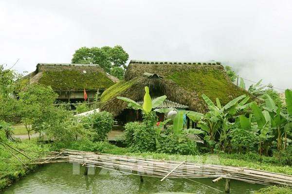 Giữ hồn những mái nhà rêu phong dưới chân Tây Côn Lĩnh