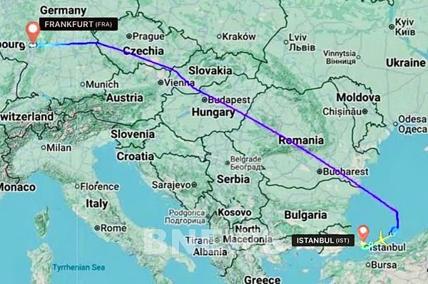 Máy bay Vietnam Airlines hạ cánh muộn hơn 3 giờ để cấp cứu hành khách