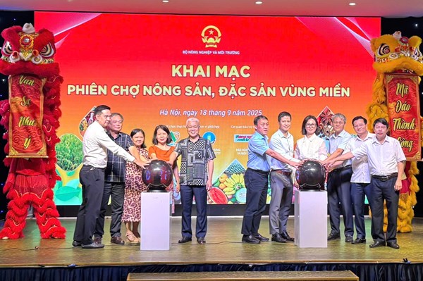 Khai mạc Phiên chợ nông sản, đặc sản vùng miền năm 2025 tại Hà Nội