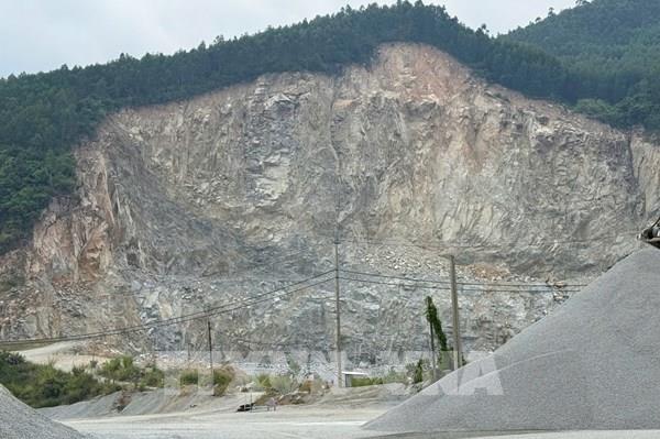 Tìm hiểu nhiều sai phạm tại mỏ đá Vạn Lý (Quảng Ngãi)