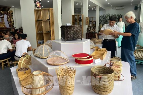 Hà Nội khai mạc Triển lãm thủ công mỹ nghệ 2025: Tôn vinh làng nghề, lan tỏa bản sắc