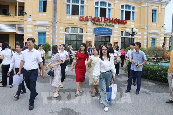 Hải Phòng thí điểm đưa đón cán bộ, công chức đi làm bằng tàu hỏa