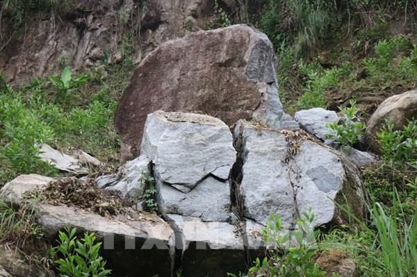 Tiềm ẩn nguy cơ gây nguy hiểm do đá rơi trên cung đường Đặng Thùy Trâm - Bùi Hui