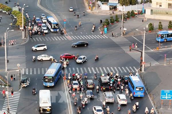 Mức phạt lỗi vượt đèn đỏ năm 2025