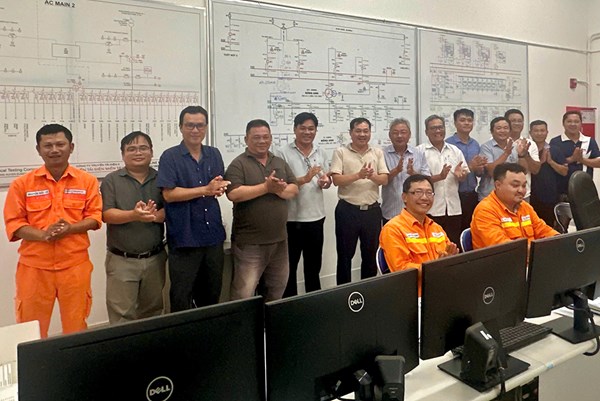 Đóng điện dự án lắp máy 2 trạm biến áp 220kV Long Xuyên