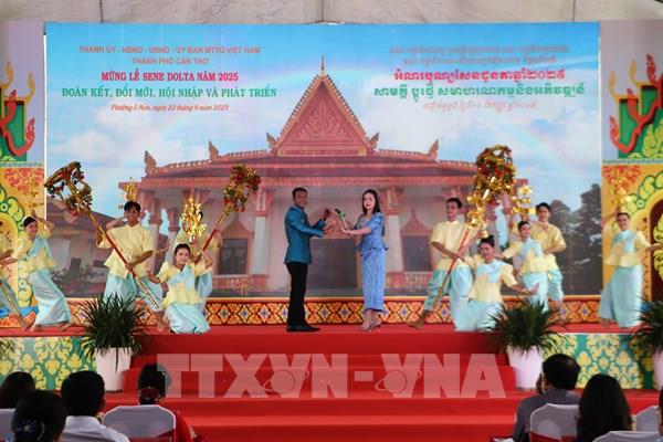 Đồng bào Khmer mừng lễ Sene Dolta