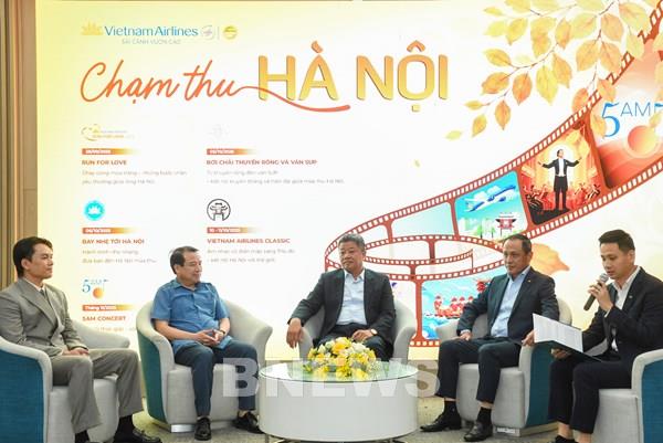 Hành trình cảm xúc "Chạm thu Hà Nội"
