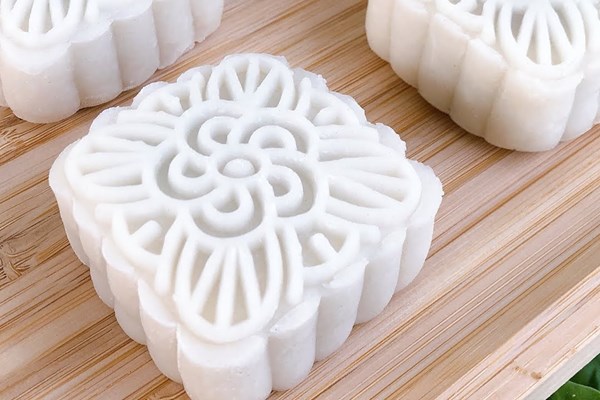 “Bánh dẻo trứng muối thị phi” gây sốt mùa Trung Thu 2025