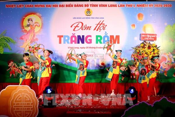 Ấm áp trăng rằm, sẻ chia cùng con em công nhân