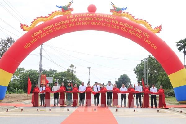 Hoàn thiện hệ thống hạ tầng kỹ thuật giao thông kết nối vùng ở Lào Cai