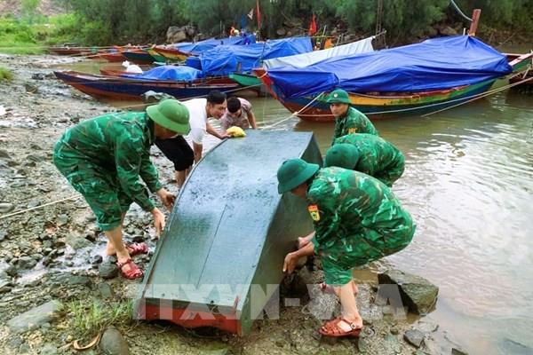 Thủ tướng Chính phủ yêu cầu tập trung ứng phó bão số 10 và tình trạng mưa lũ, sạt lở đất