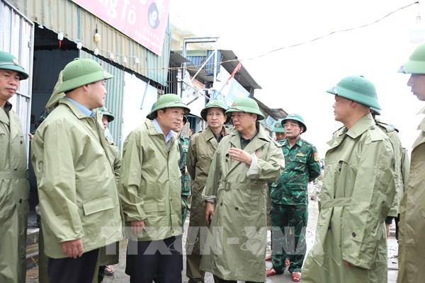 Phó Thủ tướng Trần Hồng Hà kiểm tra công tác ứng phó bão số 10 tại Nghệ An