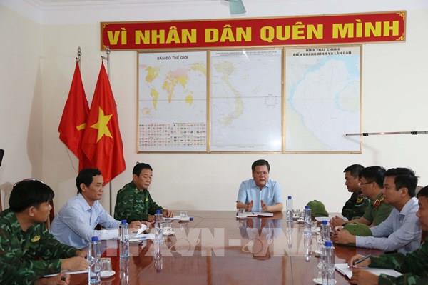Quảng Trị xuyên đêm tìm kiếm 9 thuyền viên mất tích trên hai tàu cá bị chìm