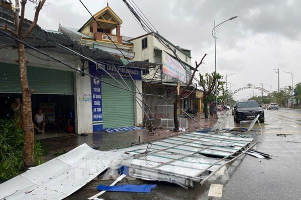 Hà Tĩnh: Hơn 42.000 nhà hư hỏng, hệ thống điện lưới tê liệt