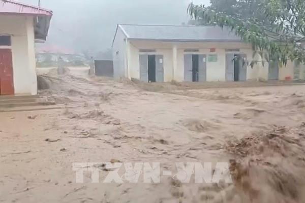Mưa lớn gây ngập úng, sạt lở đất đá tại Sơn La