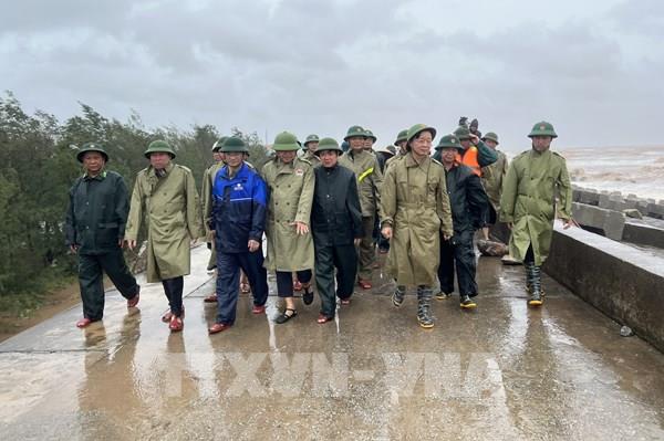 Phó Thủ tướng Trần Hồng Hà kiểm tra việc khắc phục sự cố kè biển tại Ninh Bình