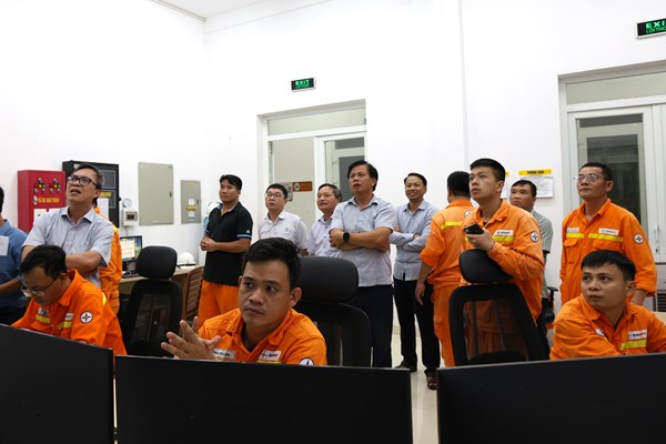 Trắng đêm trực ứng phó với bão số 10 (BUALOI)