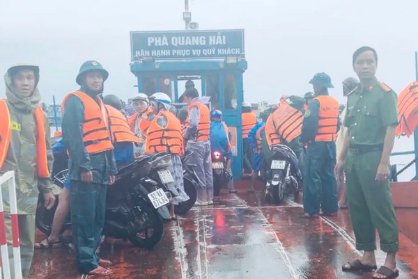 Bão số 10: Bến phà Tam Quang- Tam Hải (Đà Nẵng) hoạt động trở lại