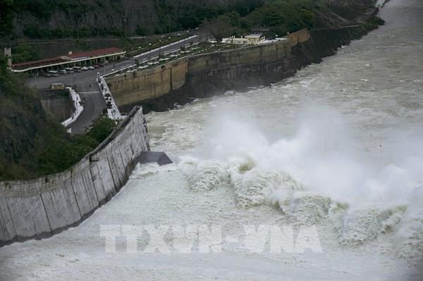 Ứng phó bão số 11: Ưu tiên an toàn đê điều, vận hành hồ đập an toàn