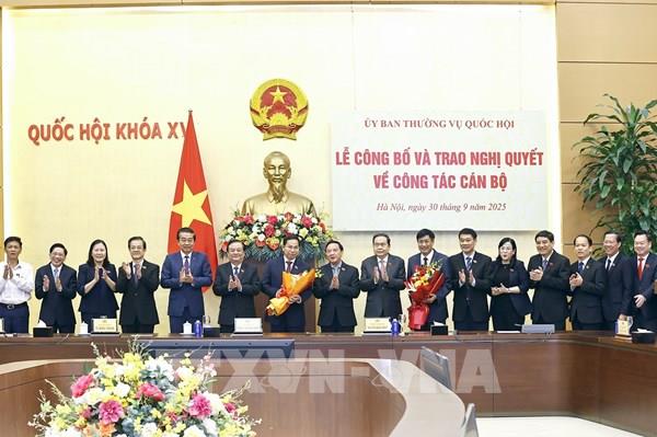 Chủ tịch Quốc hội Trần Thanh Mẫn dự Lễ công bố và trao nghị quyết về công tác cán bộ