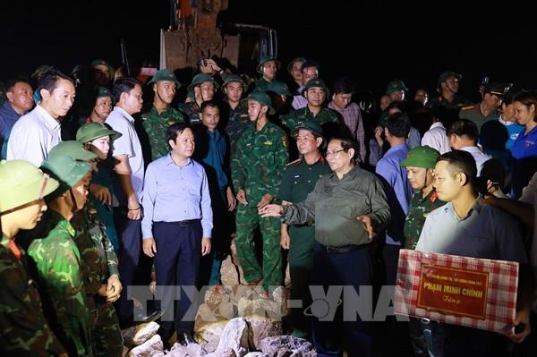 Thủ tướng Phạm Minh Chính kiểm tra thực tế, chỉ đạo khắc phục hậu quả bão số 10 tại Ninh Bình