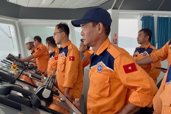 Gấp rút triển khai tìm kiếm cứu nạn 9 nạn nhân bị chìm tàu