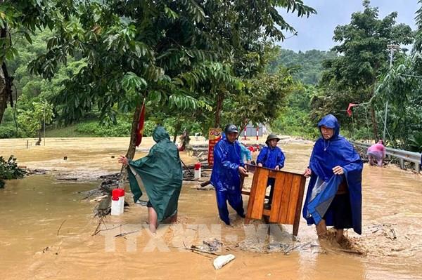 Hàng nghìn hộ dân ở Nghệ An bị cô lập do lũ