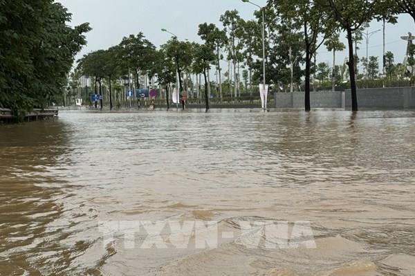 Hà Nội vẫn còn nhiều điểm ngập sâu, giao thông khó khăn