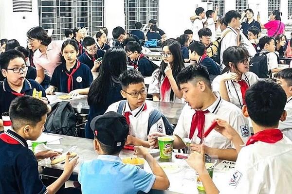 Ngày 2/10, học sinh Hà Nội đi học trở lại, các trường linh hoạt dạy học