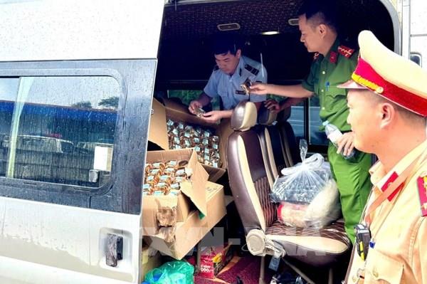 Tiêu hủy gần 1.000 chiếc bánh Trung thu không rõ nguồn gốc