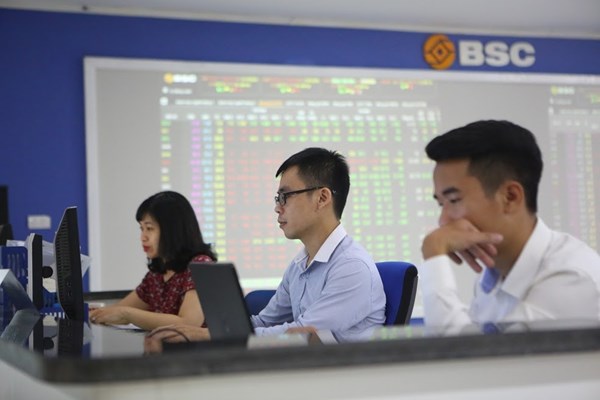 Cổ phiếu ngân hàng khởi sắc, VN-Index duy trì đà tăng nhẹ
